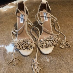 Never worn Steve Madden fringe heels